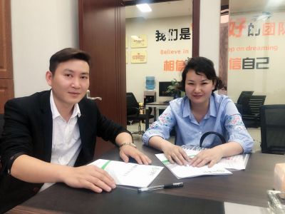 熱烈歡迎陳女士與公司簽訂第四份加盟合同！